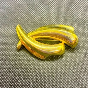 🔴 Gold Tone Brooch